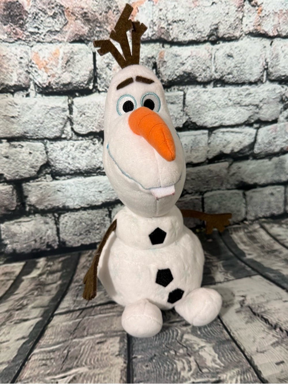 Disney’s Olaf Plush 8” Toy with Glitter Snowflakes (DSPL-04)